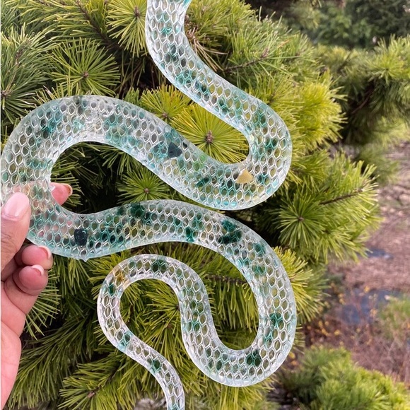 Green Fluorite Resin Snake, Carved Snake, Crystal Snake - Picture 3 of 4